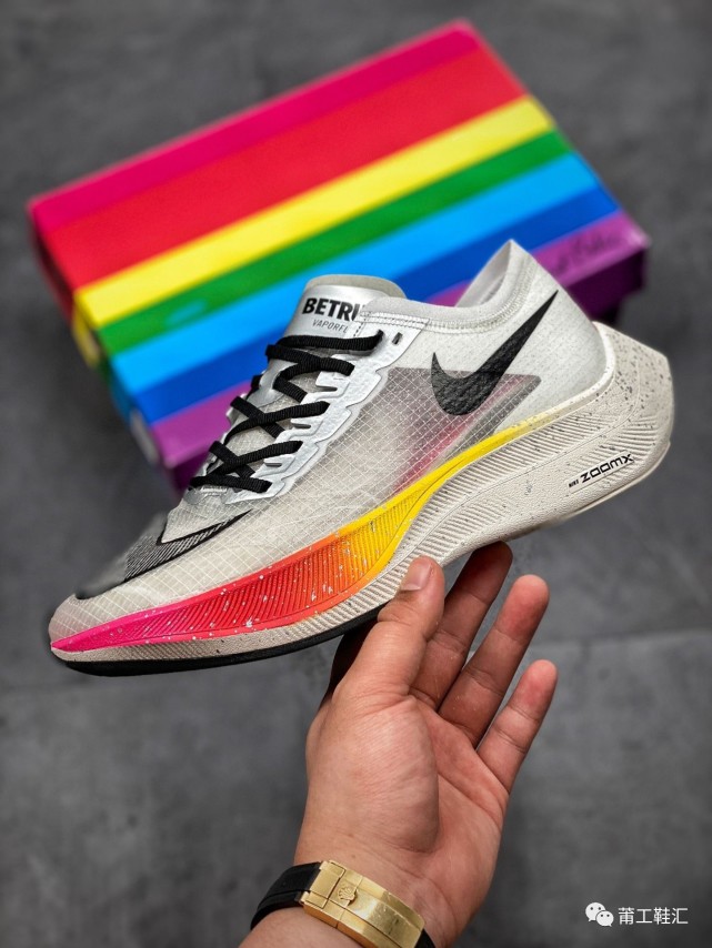地表最强跑鞋,上脚超酷炫!耐克vaporfly next%彩虹鸳鸯开箱
