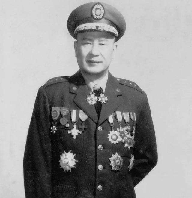 杜聿明是老蔣的心腹,曾指揮過百萬大軍,軍銜為何只是中將?