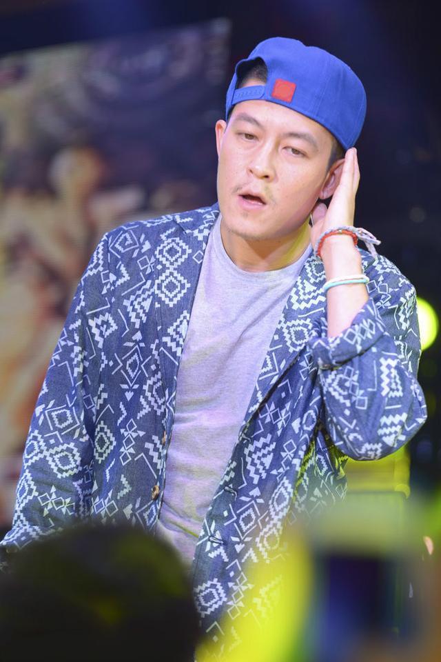 陈冠希直播颜值暴跌,疑似长斑还有双下巴,帅气青春不复返