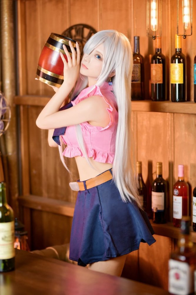 小姐姐cos《七大罪》女主里昂妮丝,还原程度百分之九十,网友:美炸了!