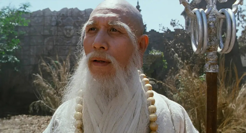 王祖贤所吸引,却被普渡慈航给吓坏了,出场还以为是好人,结果是个妖僧