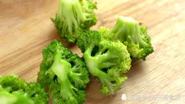 双色花菜美中带鲜 三道花菜的做法 换种口味 营养又美味 花椰菜 西兰花 椰菜 鸡蛋 白胡椒粉