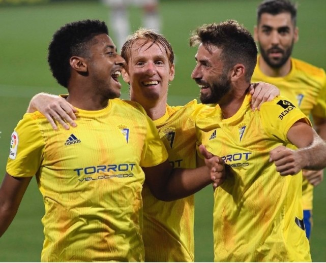 首支西乙升级队诞生这队14年后重返西甲一大魔咒等他们打破