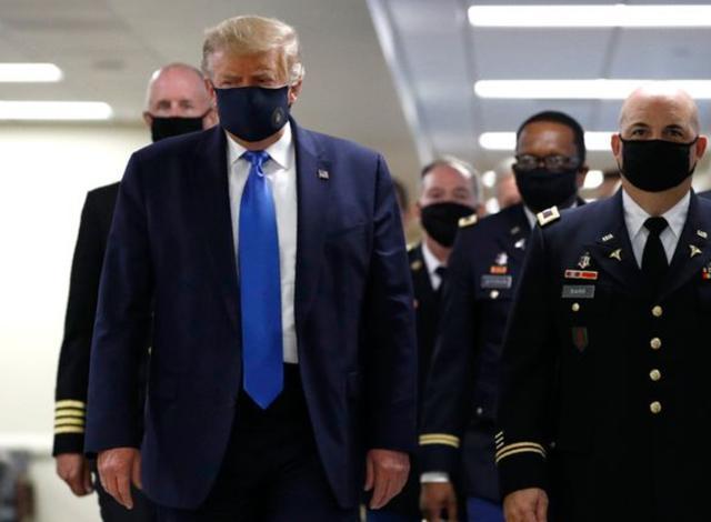 梅拉尼娅·特朗普|确诊暴增特朗普低头，首次喊话：戴口罩是爱国行为，没人比我更爱国