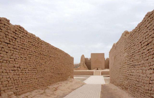 吐鲁番博物馆|阿斯塔纳古墓出土鸡鸣枕，博物馆的工作人员，用这几招将其修复