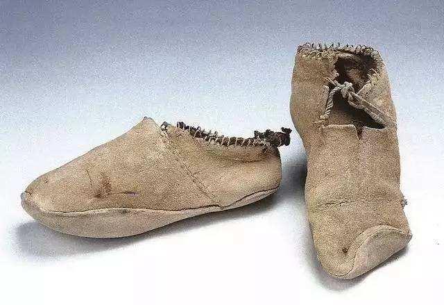 阿斯塔那古墓出土了一双皮鞋专家用这些办法终于将其修复完成