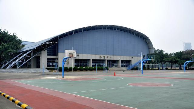 广东佛山四所重点高中,皆是国家级示范高中,高分优投率相当优秀