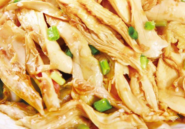 美味无穷的手撕鸡,鸡腿肉这样做,我家隔天吃一次,下酒又下饭