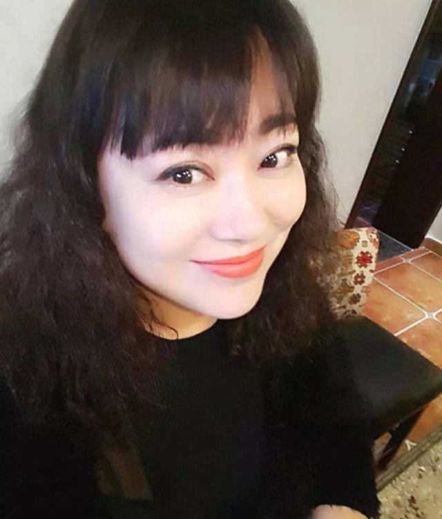 弃养高位截瘫养子,转身送女儿出国,得罪500导演,李菁菁现状如何?