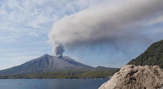 1973年4月份原本西之島附近的海底發生火山爆發,兩個月後一個1米多的