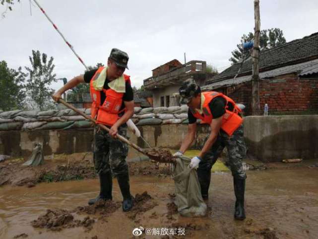 汛情严峻武警部队紧急驰援芜湖