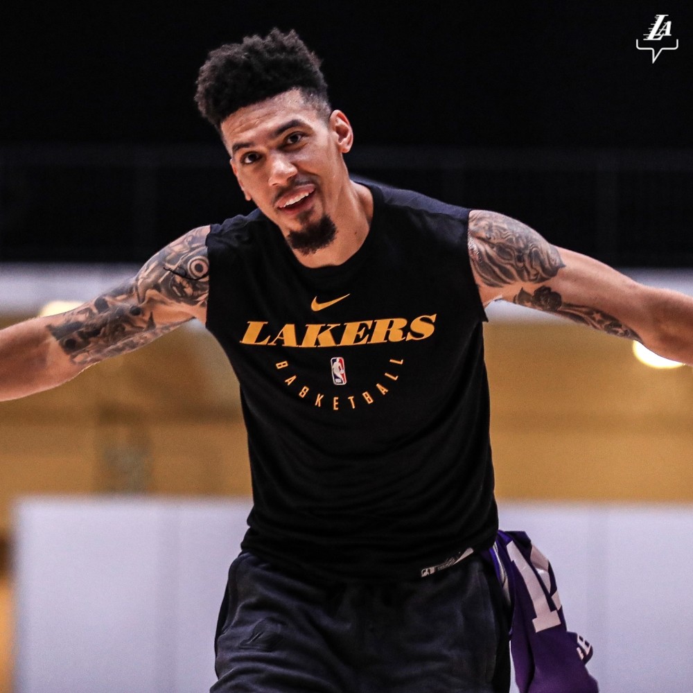 归队!湖人晒霍华德合练照,飞身暴扣引jr驻足观看,格林也回来了