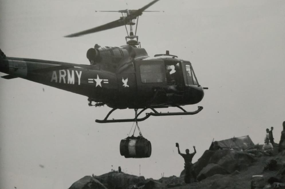 越战期间奋战在前线的休伊直升机成为美军最重要的运输手段