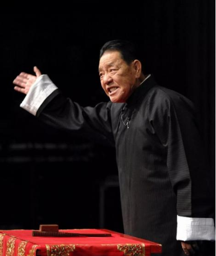 单田芳|单田芳：为报恩娶大8岁妻子，妻子去世，他情深义重决意不再娶