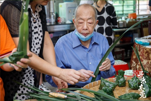 "馋来了"全国观众在寻味之旅美食团活动中,知名美食家陈立,张新民