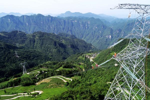 湖北恩施江坪河水电站500千伏输电线路竣工带电