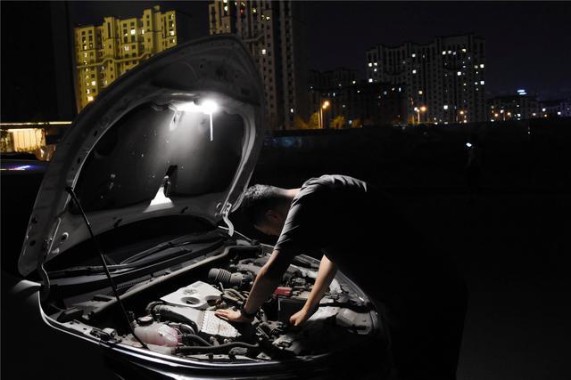 1000流明,六种模式,还能当充电宝,小米有品推出纳拓雷鸣手电