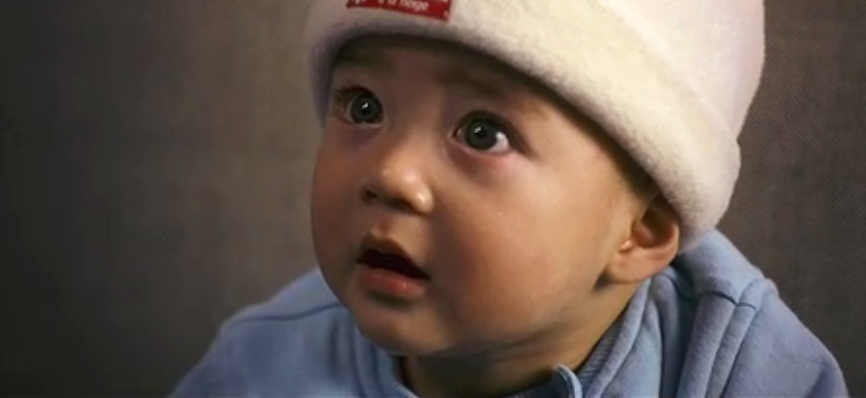 他是宝贝计划里的小婴儿如今已经15岁长相变得认不出