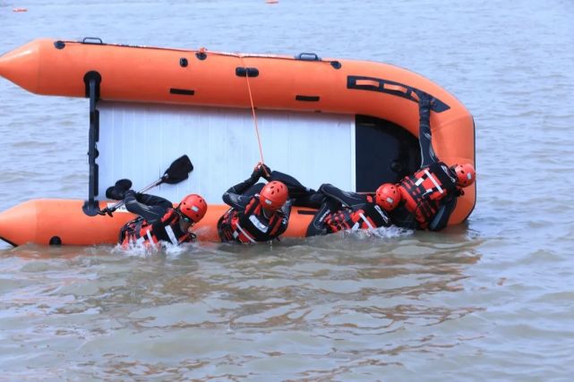黑龙江省森林消防总队特勤大队扎实开展水域救援训练