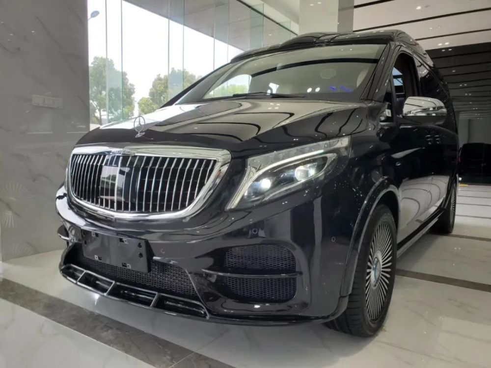 奔驰迈巴赫vs900七座商务更显大气高顶挂屏电视彰显品质追求