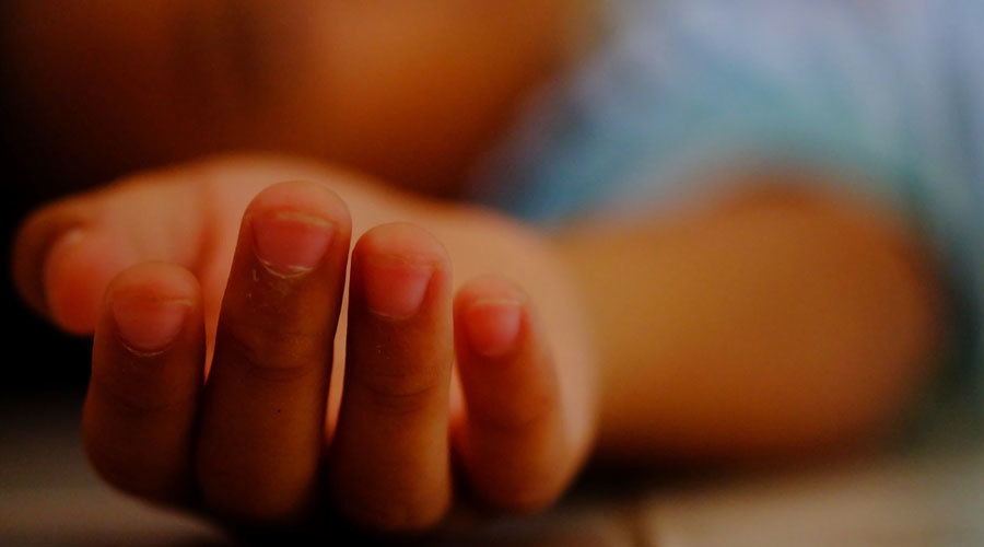 大卫·莫尔斯|美国6岁女孩感染新冠后医生让她多吃冰棒，当天就在睡梦中死去