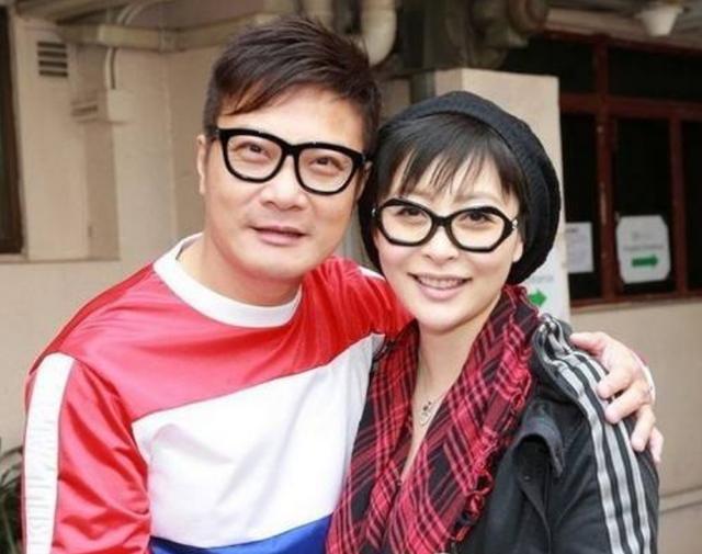 钱嘉乐是钱小豪带入娱乐圈的,当初钱小豪受到了洪金宝的赏识,钱嘉乐也