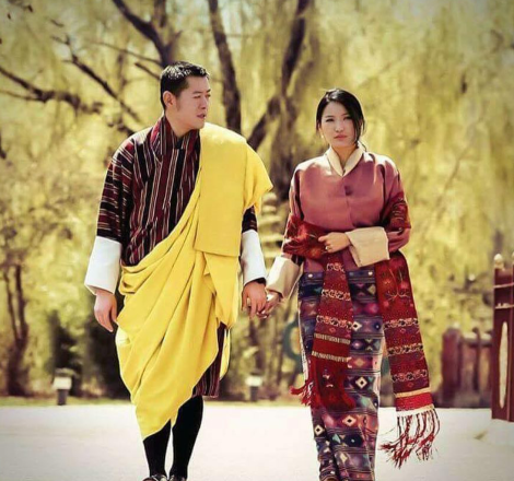 不丹国王为国家放弃爱情虽然不情愿娶妻后来却对王后很是恩爱