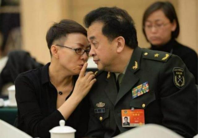 国家一级演员|五年前，国家一级演员黄宏上午被免职，下午就被带走，今现状堪忧