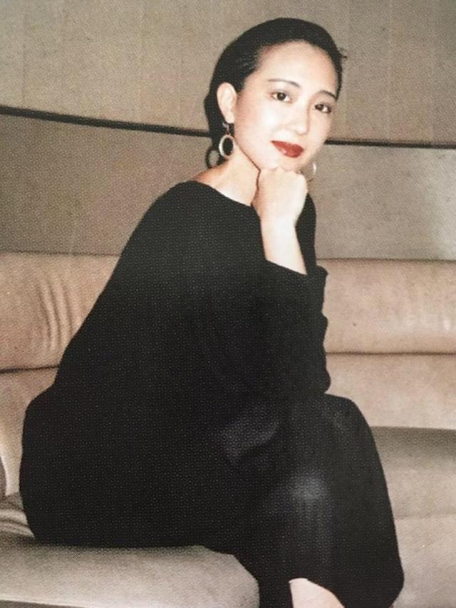 但是你们要是质疑这是不是p图失败后的效果,那看完薛芷伦的日常照合集