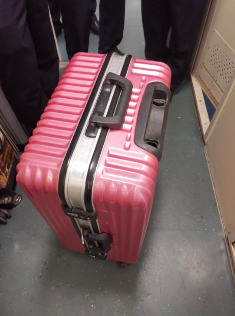 装有玉石的行李箱扔候车室仨小时不管,丢了