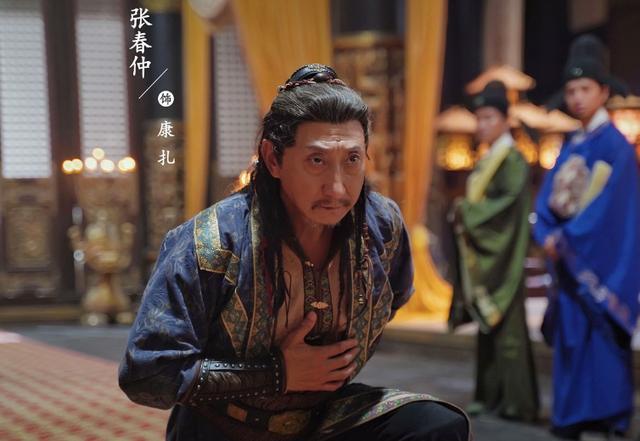 电影《倚天屠龙记》鹤笔翁罕露面,戏红人不红,身材消瘦惹人怜