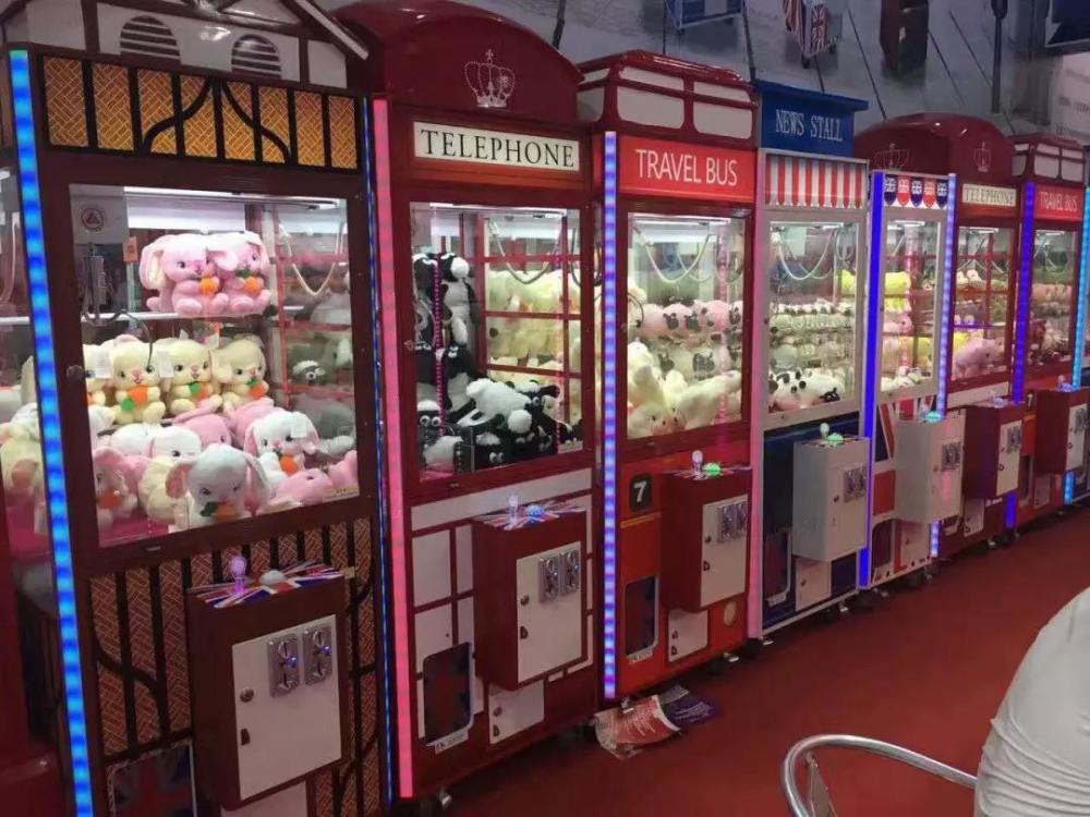 老板当场砸开娃娃机,内部让人想不到!