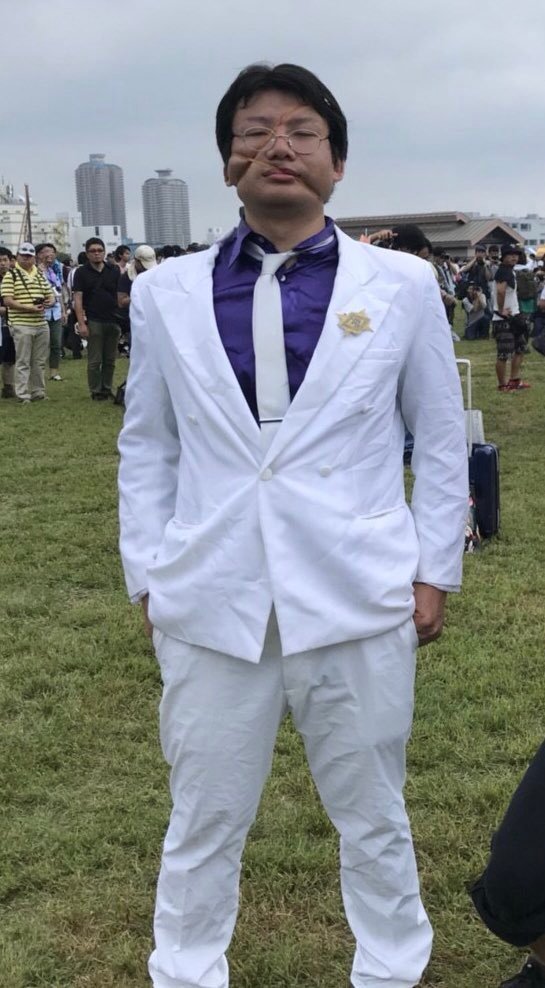 大叔cos花山薰用了两根皮筋网友看着很疼