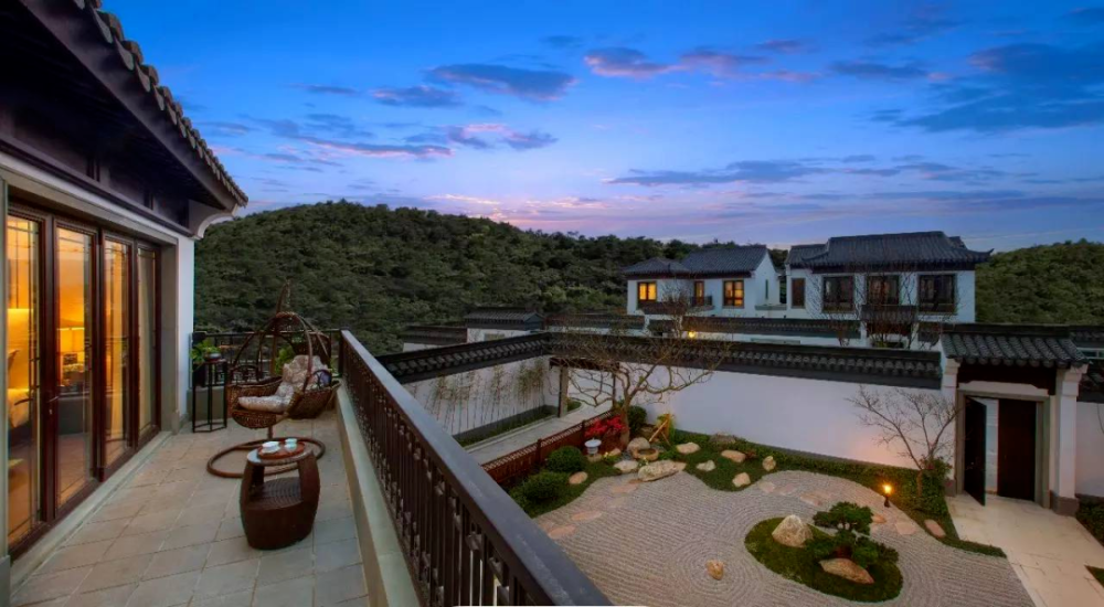 西湖院子最大花园300㎡约800米地铁口5层纯中式合院大宅双车库可装