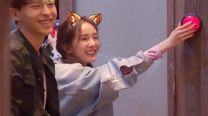 邓伦|邓伦录综艺被吓懵，直言我不是男人，给你跪下了，拖杨幂走一米远