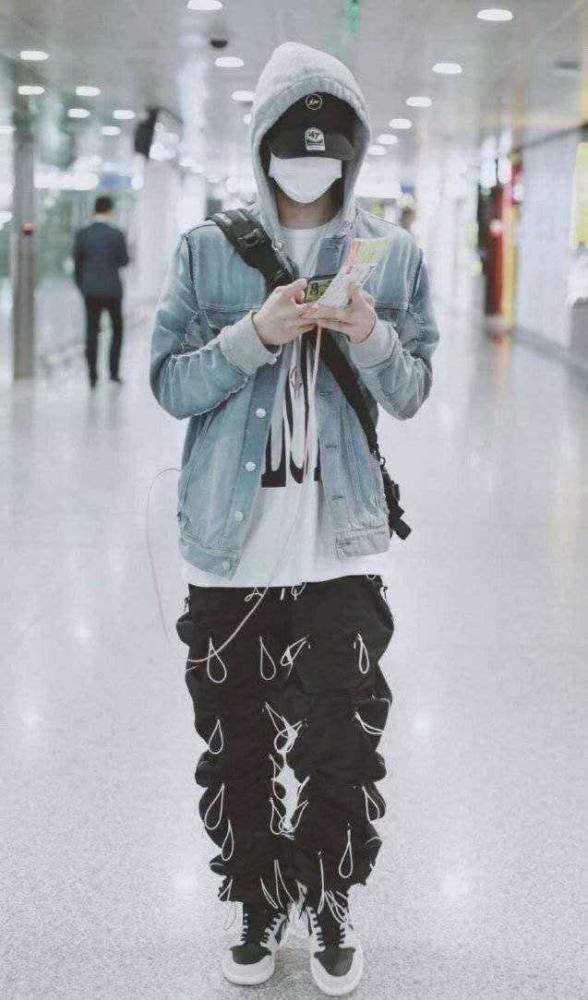 这就是街舞3|《这就是街舞3》终定档，发布会上网友全程想给王一博提裤子