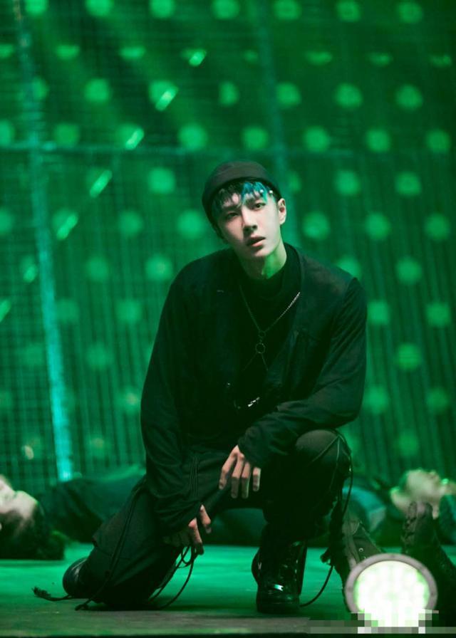 这就是街舞3|《这就是街舞3》终定档，发布会上网友全程想给王一博提裤子