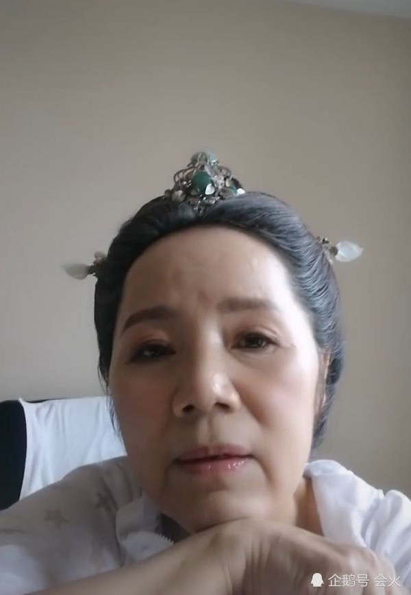 皮肤细腻光滑似少女