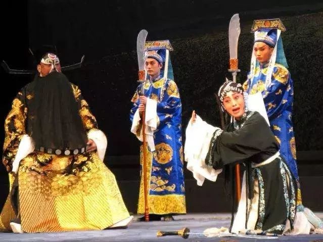 戏曲|好奇！戏曲舞台上演员下跪为什么要面朝观众？