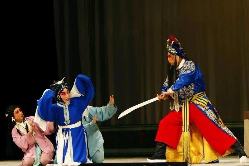 戏曲|好奇！戏曲舞台上演员下跪为什么要面朝观众？