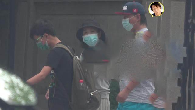 陈羽凡|陈羽凡现身白百何住所接儿子，啤酒肚明显，住偏远小区显落魄