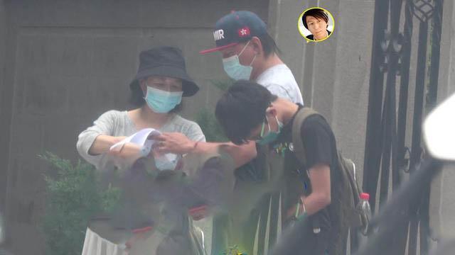 陈羽凡|陈羽凡现身白百何住所接儿子，啤酒肚明显，住偏远小区显落魄