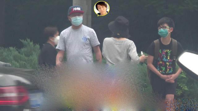 陈羽凡|陈羽凡现身白百何住所接儿子，啤酒肚明显，住偏远小区显落魄