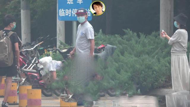 陈羽凡|陈羽凡现身白百何住所接儿子，啤酒肚明显，住偏远小区显落魄
