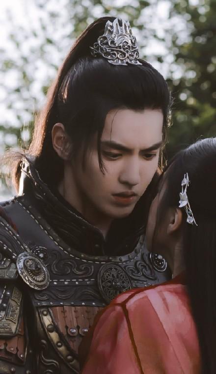 杨紫和吴亦凡深夜聚餐!曾在片场开心打闹,关系丝毫不受撕番影响