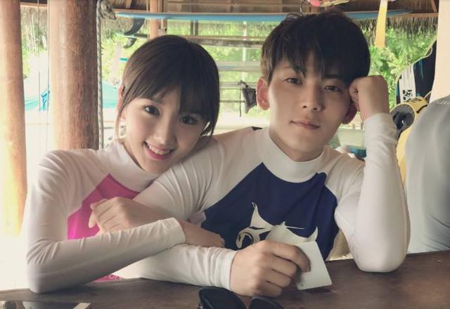 毛晓彤|baby前化妆师内涵毛晓彤整容？直言其手术太失败