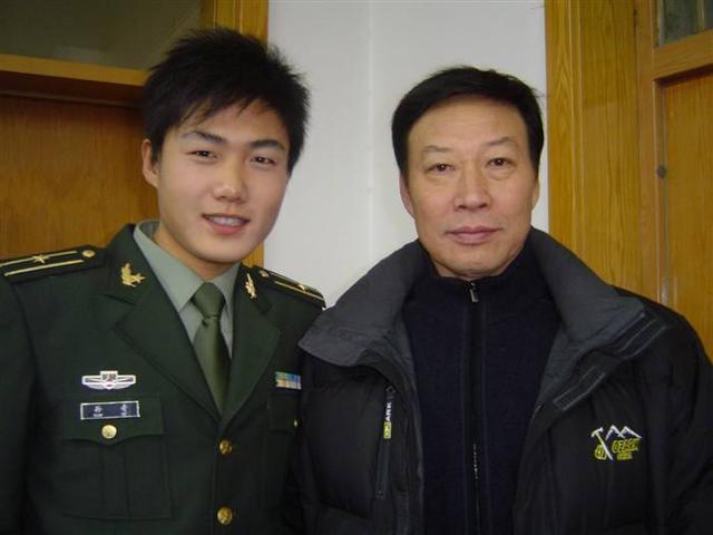 春晚笑星魏积安,为何结婚37年0绯闻?看看老婆做了什么你就懂了