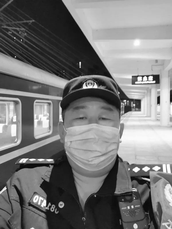 不怕危险,主动奋战,从未给单位提出过困难,始终值乘在k8431/2次列车上