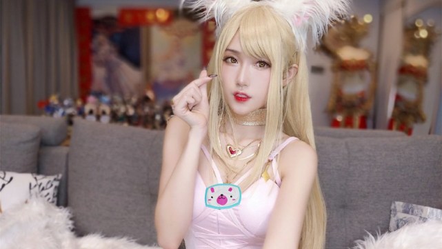 腐团儿实力cos吾王为展现身材做出1举动网友表示我爱了