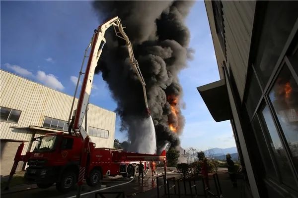 征鞍未解再赴征程厦门消防驰援龙岩712爆炸一线
